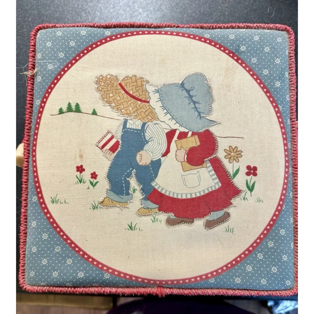 Vintage Sewing Basket Filled w/ Notions Buttons Thread – Holly Hobbie Style